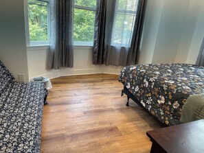 1 bedroom, iron/ironing board, WiFi, bed sheets - S3, Queen Villege, quiet 1 bedroom 1 bathroom, share kitchen (Philadelphia)