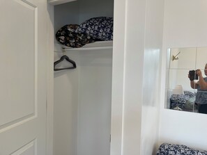 Interior - S3, Queen Villege, quiet 1 bedroom 1 bathroom, share kitchen (Philadelphia)