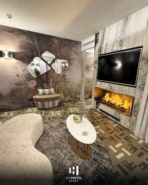 Minibar, in-room safe, desk, laptop workspace - Hotel Iris Franciacorta (Erbusco)