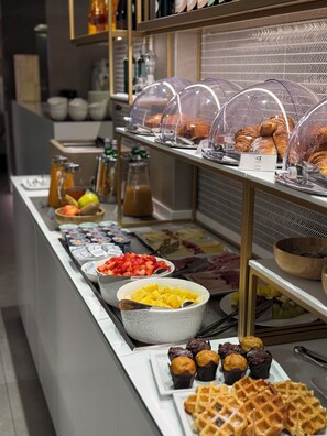 Free daily buffet breakfast  - Hotel Iris Franciacorta (Erbusco)