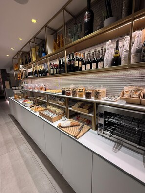 Free daily buffet breakfast  - Hotel Iris Franciacorta (Erbusco)