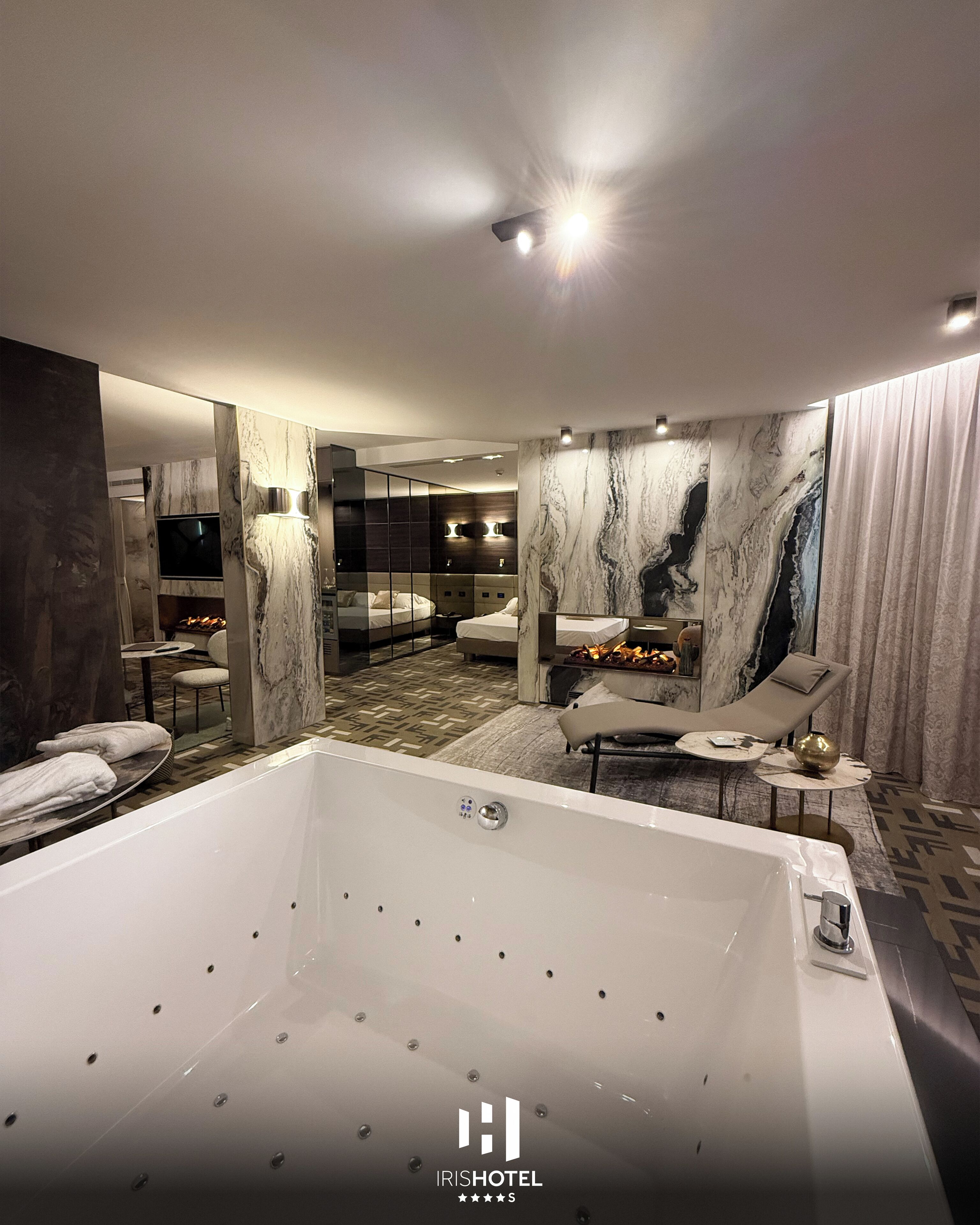 Minibar, safe på rommet, skrivebord og skrivebord for bærbar PC