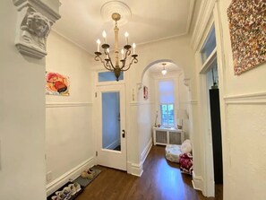 Interior - 2-bedroom large impeccable apartment in fabulous Montréal. (Montréal)