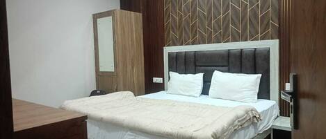 Superior Double Room, City View | Desk, iron/ironing board, free WiFi