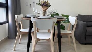 Apartment, City View | Dining