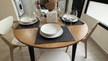 Apartamento, vista para a cidade | Opções para refeição