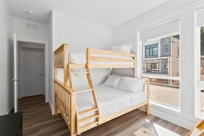 Apartment | 4 bedrooms - Tranquil Getaway w Scenic Views Cozy Comfort (West Kelowna)