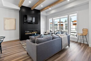 Apartment | 4 bedrooms - Tranquil Getaway w Scenic Views Cozy Comfort (West Kelowna)