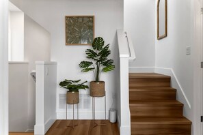 Apartment | 4 bedrooms - Tranquil Getaway w Scenic Views Cozy Comfort (West Kelowna)