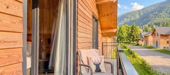 Stylish chalet at lake Afritzer See with sauna