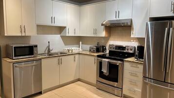 Micro-ondes, four, plaque de cuisson, lave-vaisselle