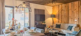 Spacious apartment with lake and mountain views