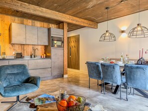 Fridge, microwave, stovetop, dishwasher - Spacious apartment with lake and mountain views (Afritz am See)