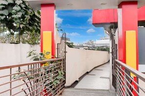 House | Meja sambut tetamu