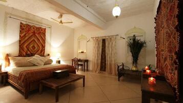 Deluxe Double Room | Laptop workspace, free WiFi