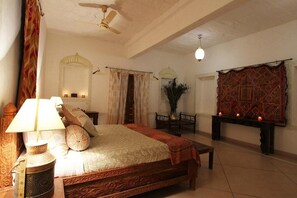 Deluxe Double Room | Laptop workspace, free WiFi - Barsingha Villa (Bap)