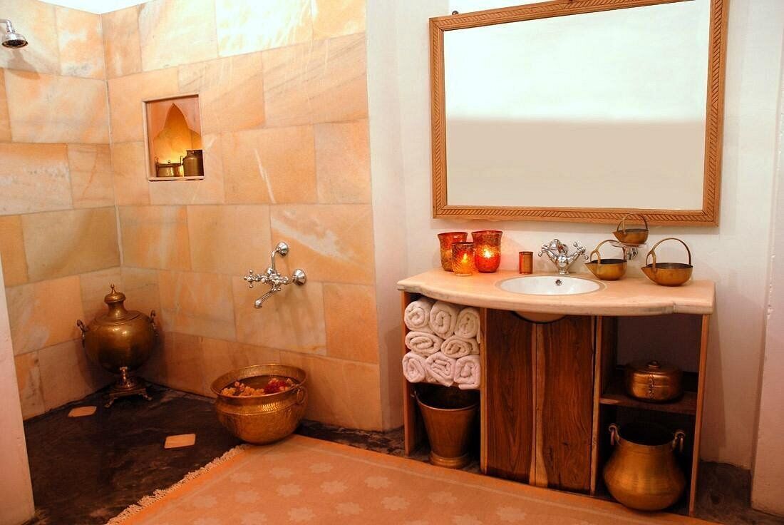Superior Double Room | Bathroom | Shower, towels, soap, shampoo