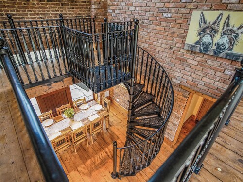 The Threshing Barn - UKC8847