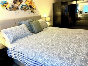1 bedroom, iron/ironing board, WiFi, bed sheets - Stylish City Apartment. Close to City, Oxford St, Restaurants and Nightlife. (Darlinghurst)