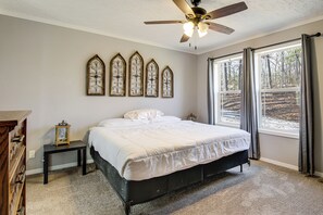 3 bedrooms, desk, iron/ironing board, Internet