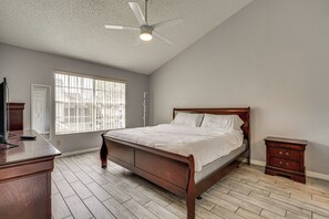 3 bedrooms, Internet, bed sheets - Family Theme Park Hub w/ Pool in Kissimmee (Kissimmee)