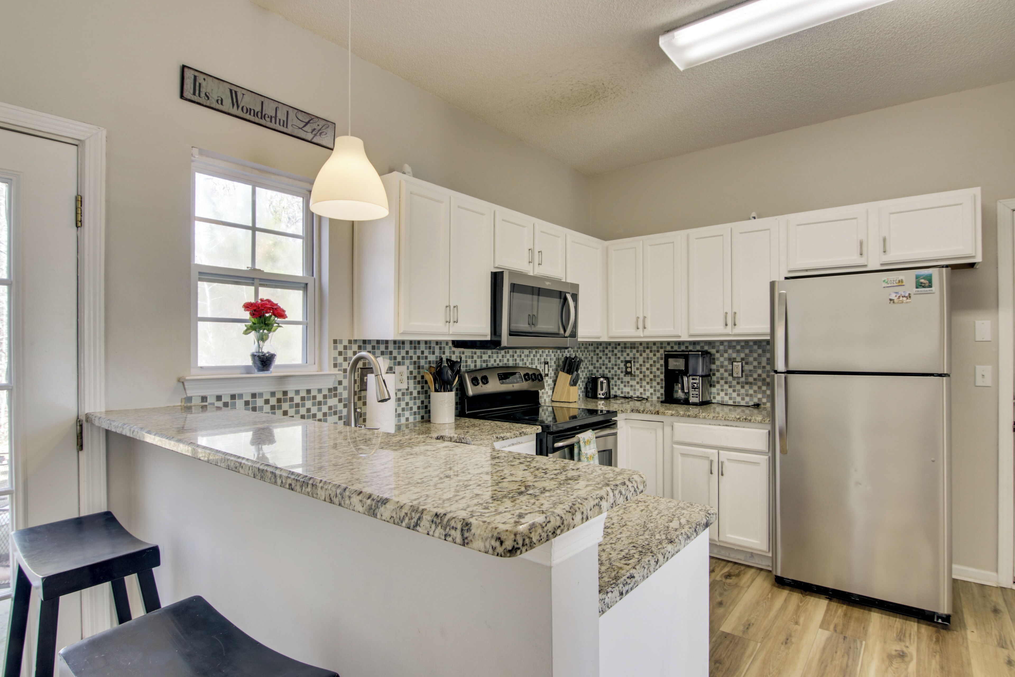 Kühlschrank, Mikrowelle, Herdplatte, Geschirrspüler