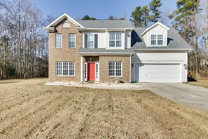 Exterior - Quiet Oasis in Charlotte! Home Near UNCC Campus (Charlotte)