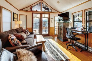 TV, fireplace, video games, ping pong - 4 Mi to Slopes! Breck Mtn Base w/ Hot Tub Access (Breckenridge)