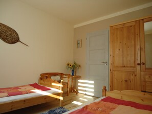 3 bedrooms, bed sheets