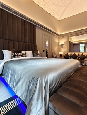 Deluxe Double Room | Free WiFi - Kings Mansion (Candolim)