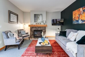 TV, fireplace - Lovely 2BR Canmore Condo with Heated Pool & Hot Tub! (Canmore)