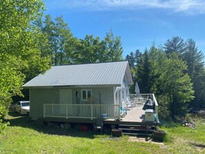 Exterior - Secluded Lakefront Cottage. (Haliburton)