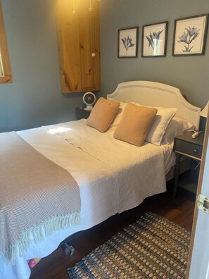 WiFi - Secluded Lakefront Cottage. (Haliburton)