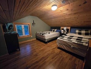 WiFi - Secluded Lakefront Cottage. (Haliburton)