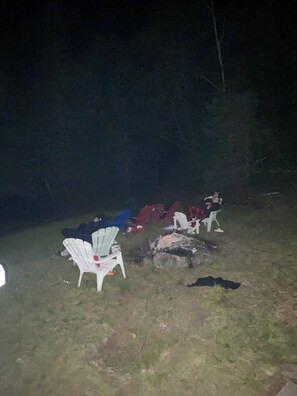 Property grounds - Secluded Lakefront Cottage. (Haliburton)