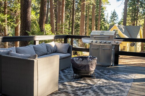 A Cozy Retreat, Pet friendly with EV charger.  Family Getaway.