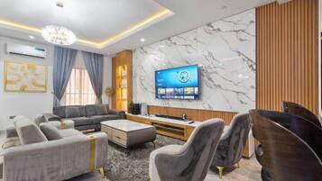 Economy Apartment, Balcony, City View | Living area