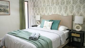 3 bedrooms, in-room safe, desk, iron/ironing board