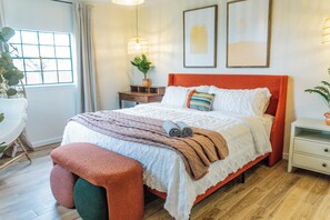 3 bedrooms, in-room safe, desk, iron/ironing board