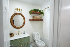 تجهيزات دش، مجففات شعر، مناشف، صابون