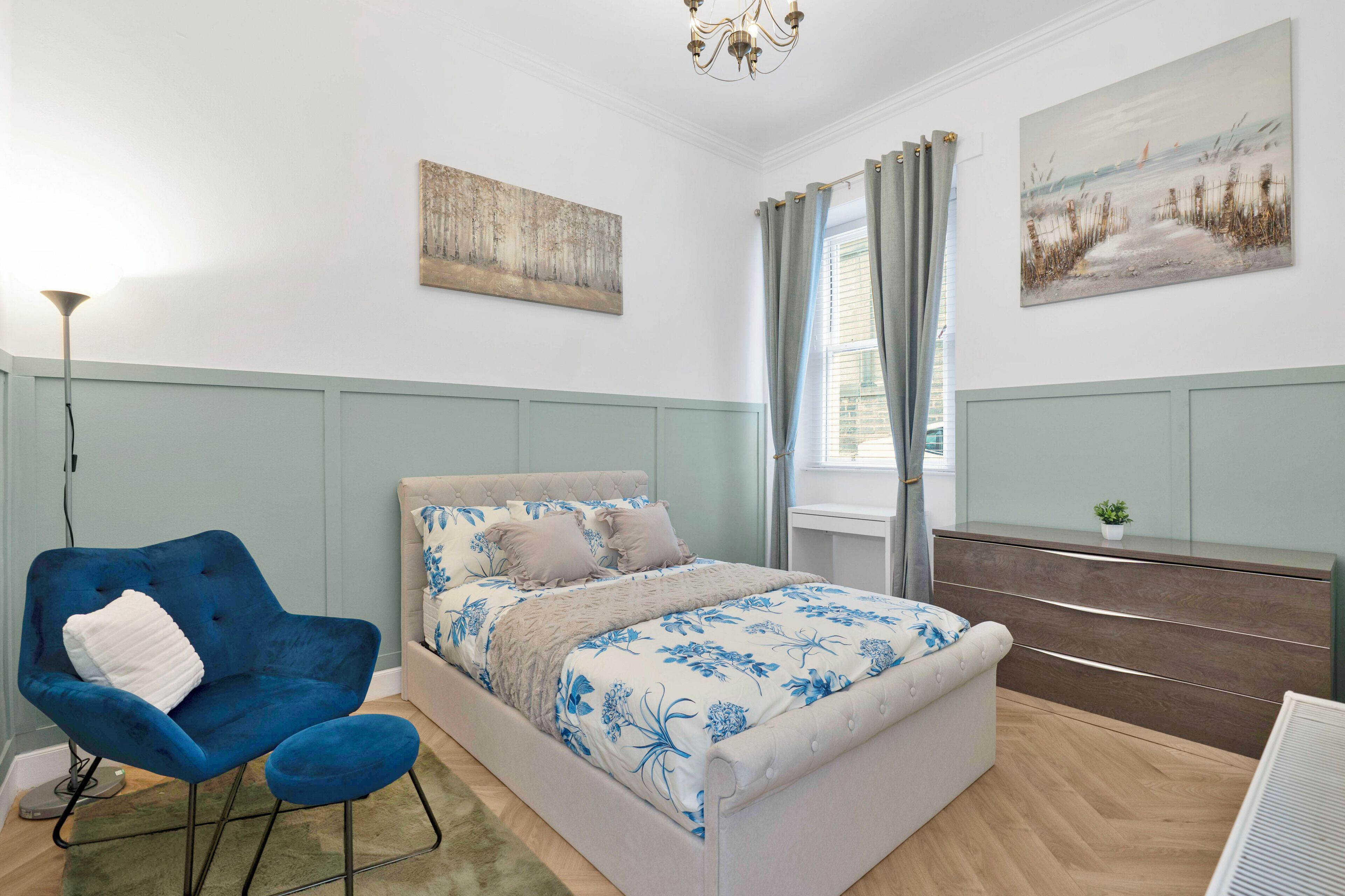 2 bedrooms, desk, iron/ironing board, travel cot