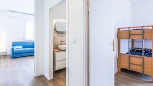 A modern apartment with a living room, a bathroom, and a bedroom. - Nice apartment for 4 guests with A/C, WIFI, TV and balcony (Cecina)