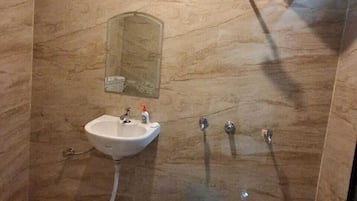 Deluxe Shared Dormitory | Free WiFi