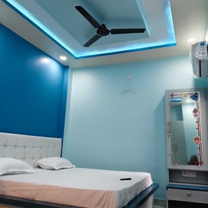 Deluxe Shared Dormitory | Free WiFi - Viraj Homestay (Varanasi)