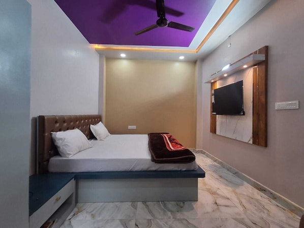 Luxury Room | Free WiFi - Viraj Homestay (Varanasi)