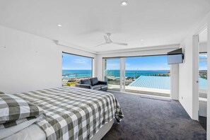 3 bedrooms, WiFi, bed sheets - Seaview on Findlay - A breathtaking Coastal Sanctuary (New Plymouth)