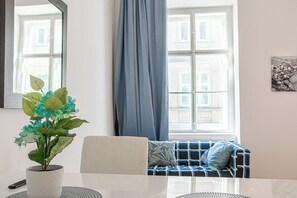 Basic Room | Interior - Cozy Convenient Room Prime Location (Vienna)