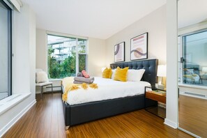 Free WiFi, bed sheets - Downtown 3B/2.5B Private-Entry Urban Townhome (Vancouver)