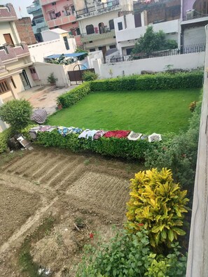 Property grounds - Hotel Pilgriims (Varanasi)