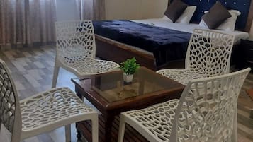 Family Room | Rollaway beds, free WiFi, bed sheets